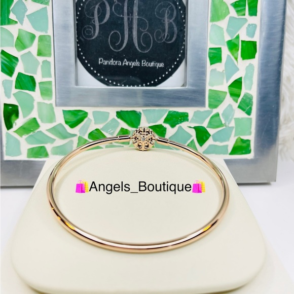 New Pandora Winter 2022 Rose Gold Moments Sparkling Snowflake Clasp Bangle - Picture 5 of 10